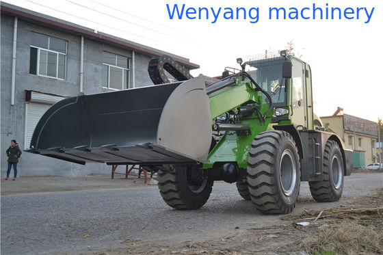 Cargadora de ruedas con pluma telescópica y cuchara de 1,5 m3, 3 toneladas, con altura máxima de elevación de 6050 mm proveedor