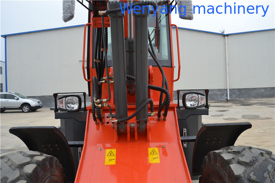 China hizo maquinaria multifunción 4WD 2.5 toneladas telescópica montacargas proveedor